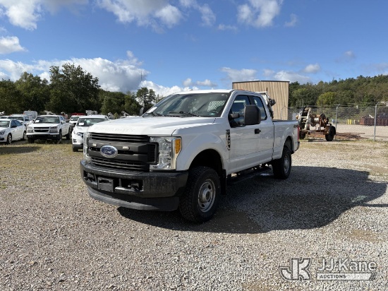 (Smock, PA) 2017 Ford F250 4x4 Extended-Cab Pickup Truck Runs & Moves) (Dash Warning Indicator On