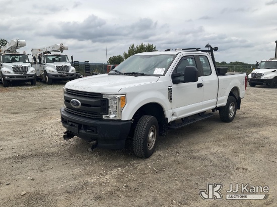 (Shrewsbury, MA) 2017 Ford F-250 SD Extended-Cab Pickup Truck Runs & Moves) (Exterior Defects - Lift