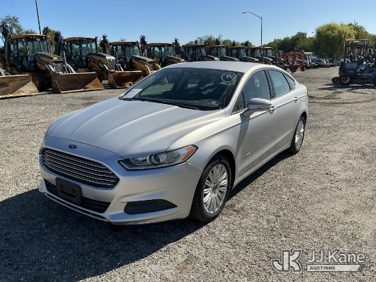 (Plymouth Meeting, PA) 2013 Ford Fusion Hybrid SE 4-Door Sedan Runs & Moves) (Dash Warning Indicator