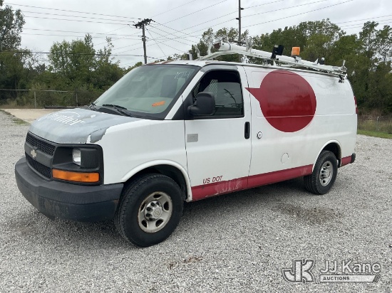 (Fort Wayne, IN) 2007 Chevrolet Express 3500 Cargo Van Runs & Moves) (Dash Warning Indicator On) (Co