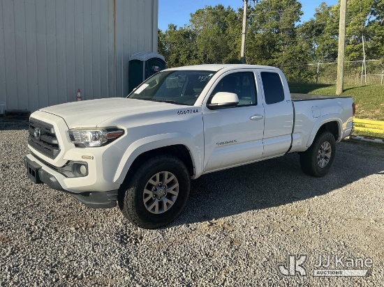 (Fort Wayne, IN) 2017 Toyota Tacoma SR5 Access Cab Extended-Cab Pickup Truck Not Running, Condition