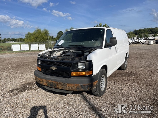 (Louisville, OH) 2015 Chevrolet Express 2500 Cargo Van Runs & Moves) (Windshield Deficiencies, Exter