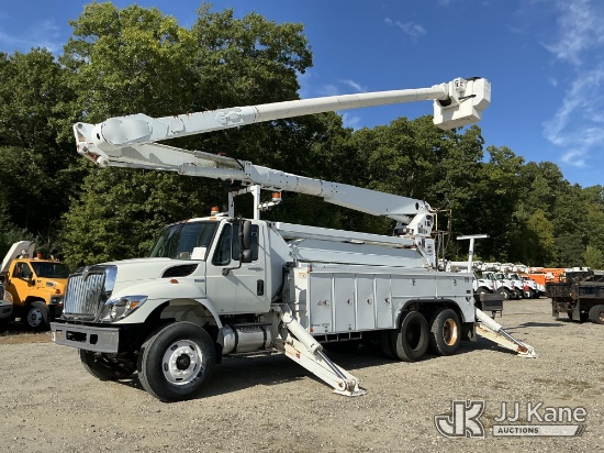 (Shrewsbury, MA) Altec AM900-E100, Double-Elevator Over-Center Bucket Truck rear mounted on 2009 Int