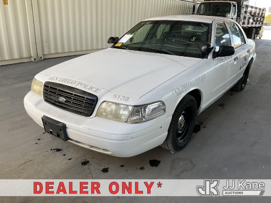 (Jurupa Valley, CA) 2000 Ford Crown Victoria Police Interceptor 4-Door Sedan Runs & Moves, Ignition