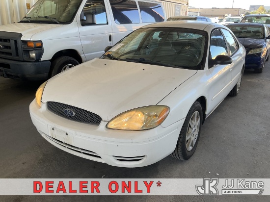 (Jurupa Valley, CA) 2006 Ford Taurus 4-Door Sedan Runs & Moves) (A/C Not Cold, Transmission Performa