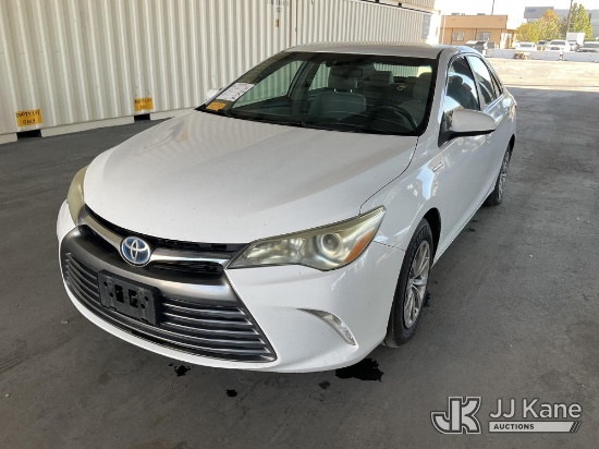 (Jurupa Valley, CA) 2015 Toyota Camry Hybrid 4-Door Sedan Runs & Moves