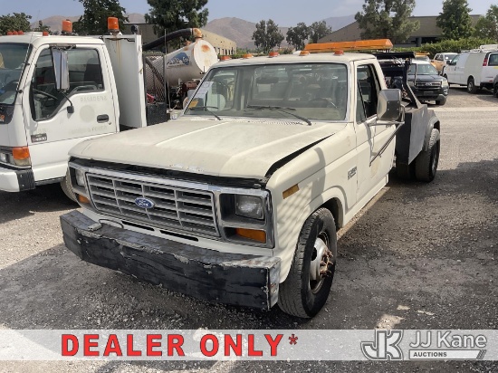 (Jurupa Valley, CA) 1986 Ford F-350 Tow/Wrecker Truck Runs & Moves) (Tow Operates, Engine Performanc