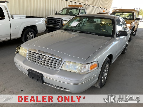 (Jurupa Valley, CA) 2005 Ford Crown Victoria Police Interceptor 4-Door Sedan Runs & Moves) (Dash War