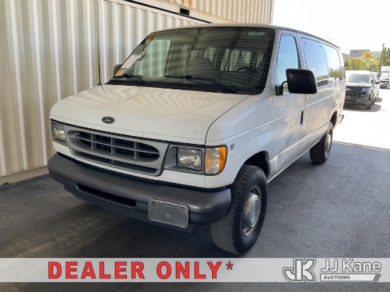 (Jurupa Valley, CA) 2002 Ford Econoline E-350 Passenger Van Runs & Moves)(Failed Smog