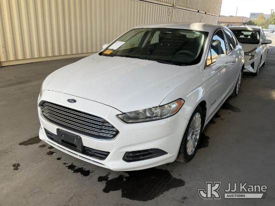 (Jurupa Valley, CA) 2015 Ford Fusion Hybrid SE 4-Door Sedan Runs & Moves
