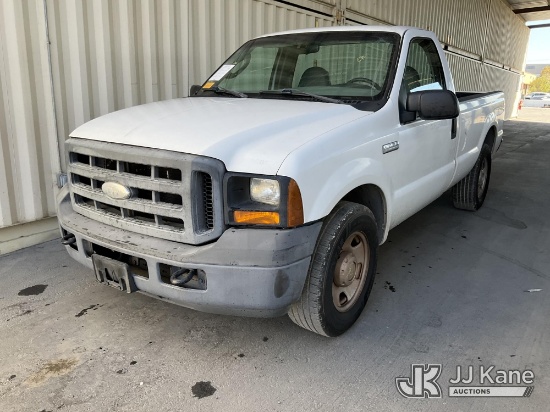 (Jurupa Valley, CA) 2006 Ford F-350 SD Pickup Truck Runs & Moves
