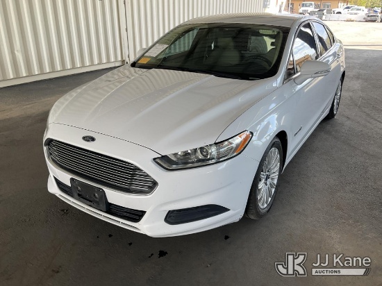 (Jurupa Valley, CA) 2016 Ford Fusion SE 4-Door Sedan Runs & Moves) (Open Manufacturer Recall Number