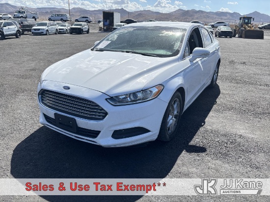 (Las Vegas, NV) 2016 Ford Fusion SE 4-Door Sedan Runs & Moves) (Dash Warning Indicators On