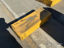 (Dixon, CA) DeWalt Heavy Duty Builders Level (1651836 )