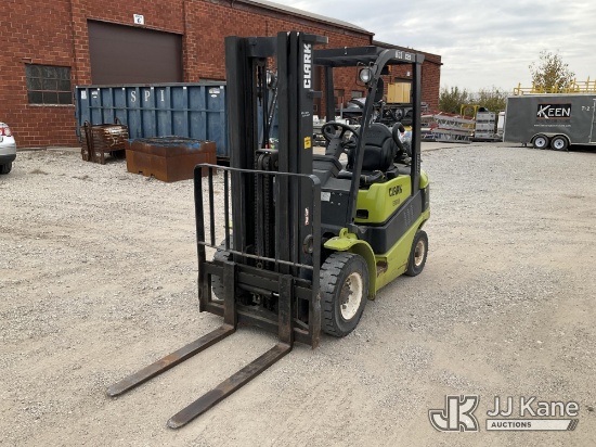 (Des Moines, IA) 2008 Clark C25L (1646051 )