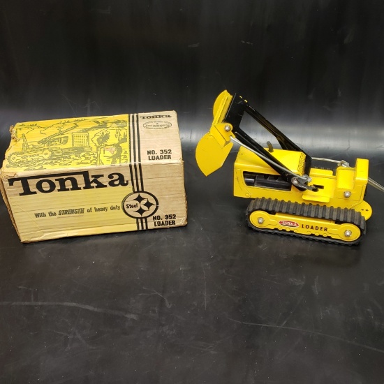 Tonka No 352 Loader in Box