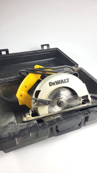Dewalt 7-1/4 In Corded Circular Saw With Case