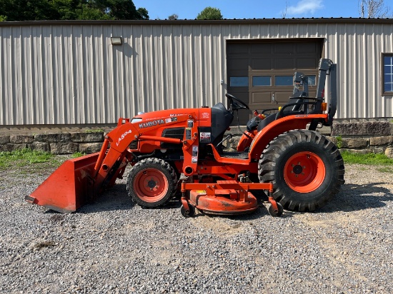 Kubota B3200 Compact Tractor w/ Mowing Deck, LA504 Front Loader & BH76 Back Hoe