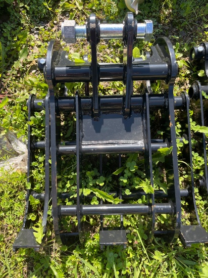 New 15 in Mini Excavator Grapple Grabber