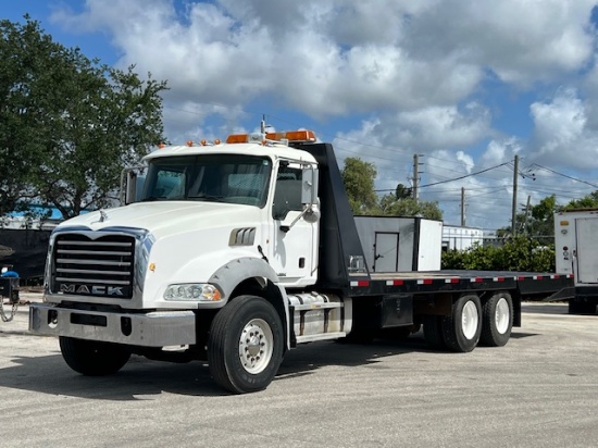 2013 MACK GU533 TANDEM AXLE ROLLBACK TRUCK LEDWELL STEEL BED WITH HYDRAULIC TAIL CUMMINS 237K MILES