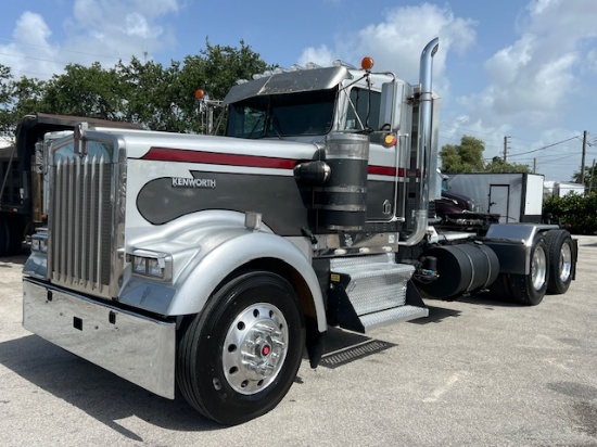 2004 KENWORTH W900L TANDEM AXLE DAYCAB TRUCK CAT CATERPILLAR C15 550HP DIESEL 18 SPEED WET KIT