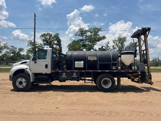 2012 INTERNATIONAL DURASTAR 4400 SBA 4X2 SPRAY TRUCK