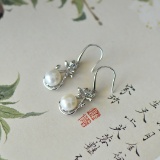 A Pair of Exquisite Sterling Silver Inlaid Pearl Earrings