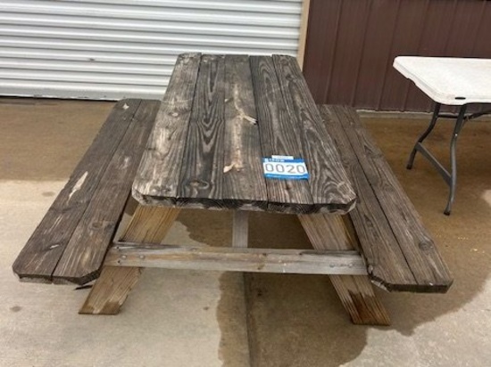WOOD PICNIC TABLE