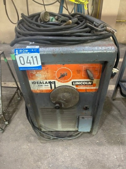 LINCOLN R3M-300 ARC WELDER