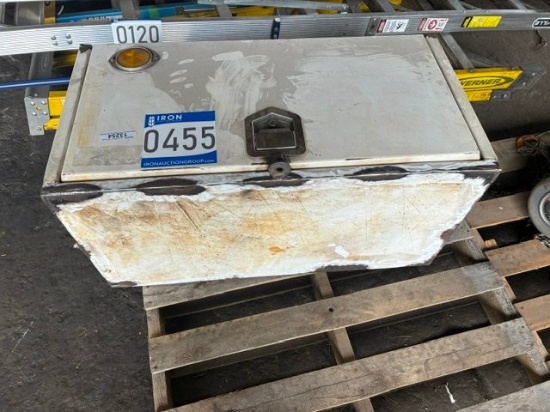 HEAVY DUTY METAL TOOLBOX