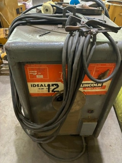 LINCOLN IDEALARC R3M-400 ARC WELDER