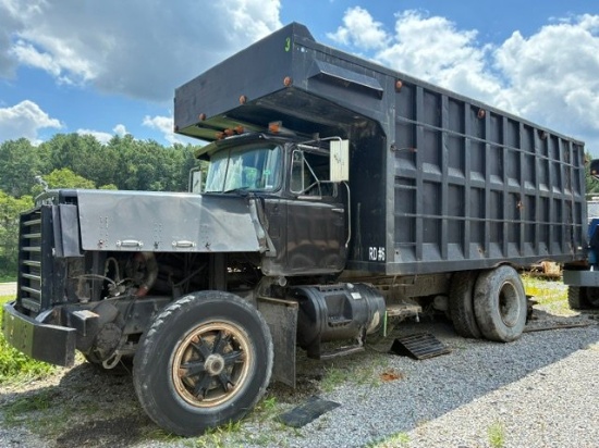 Mack Dm885sx Dump Truck