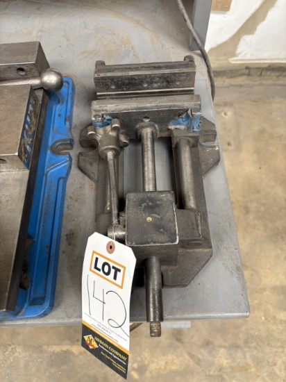 Bench vise