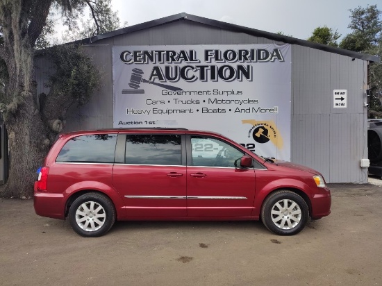 2014 Chrysler Town and Count RUNS/MOVE Touring