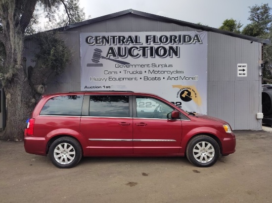 2014 Chrysler Town and Count RUNS/MOVE Touring