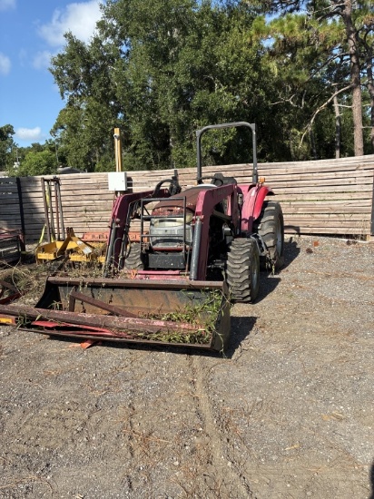 Mahindra tractor 4wd INOP
