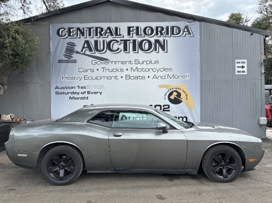 2011 Dodge Challenger SE runs/ moves