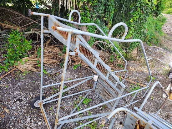5 STEP ROLLING LADDER