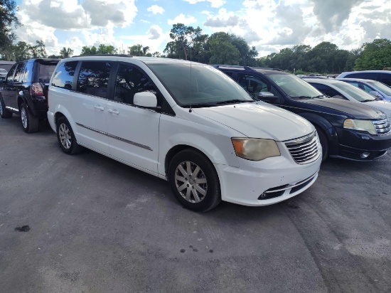 2014 Chrysler Town and Count Touring