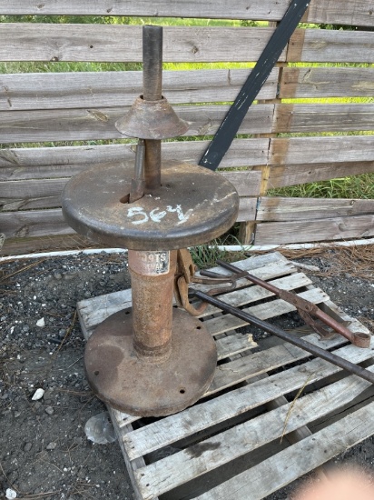 MANUAL TIRE CHANGER NOT TESTED