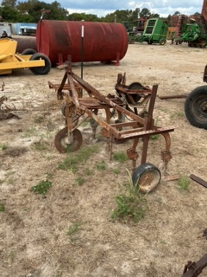2006 Pittsburg 2 row cultivator