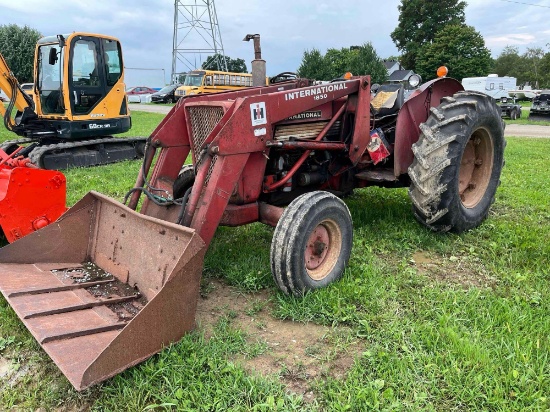 IH 624 Tractor