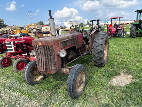 International B414 Tractor