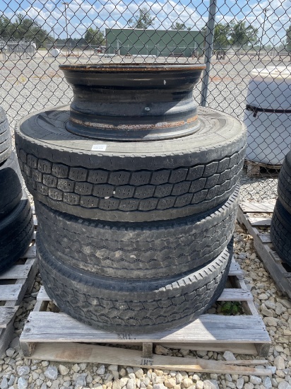 Rovelo Tires and Rim