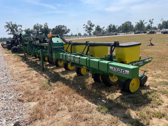 JOHN DEERE 1720 STACK-FOLD PLANTER, SN: A01720R695173 Live & Online Auction