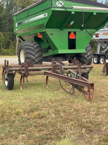 John Deere Pull Type Chisel Plow Live & Online Auction Auction Date: Saturd