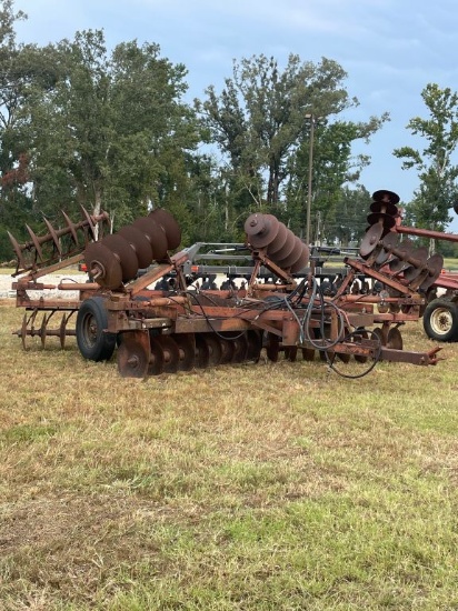 IH 475 DISK SERIAL# 0470000U011691 Live & Online Auction Auction Date: Satu