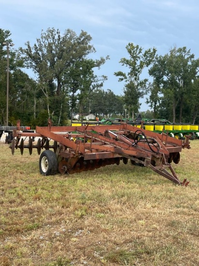 IH 480 DISK NO WINGS Live & Online Auction Auction Date: Saturday, Septembe