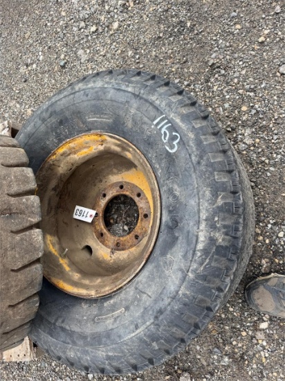 (1) 14-17.5 Tire