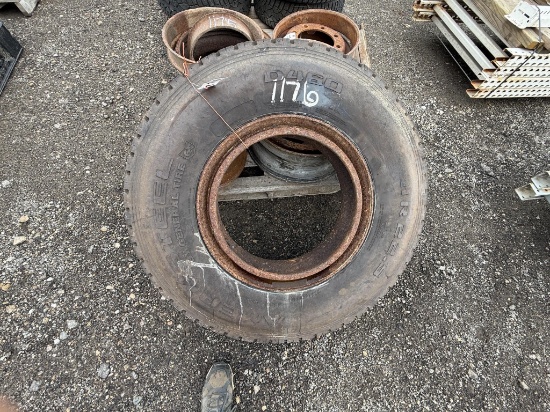 (1) 11r22.5 Tire On Dayton Rim